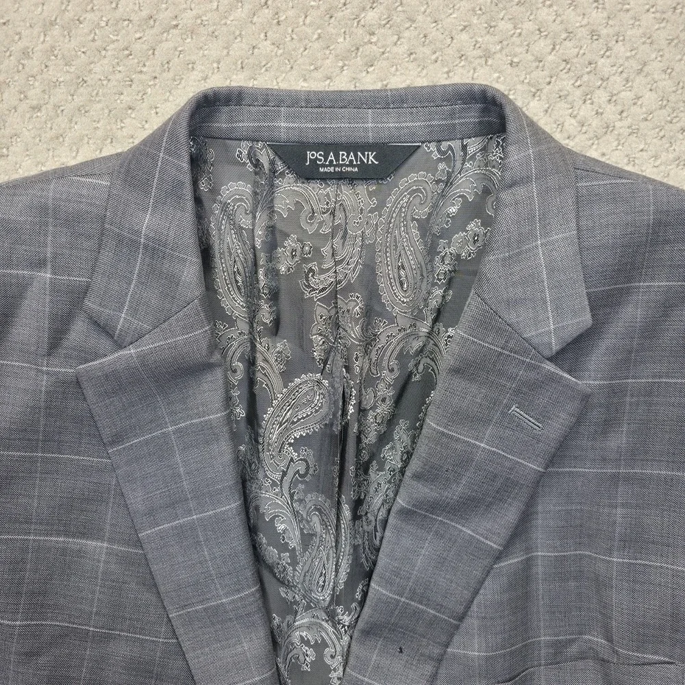 JOS A BANK Traveler Gray Windowpane Blazer Sport Coat Jacket Stretch Custom Flaw